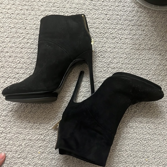 Balck Zara high heel booty shoes. 1 time used . New in condition - Picture 2 of 6